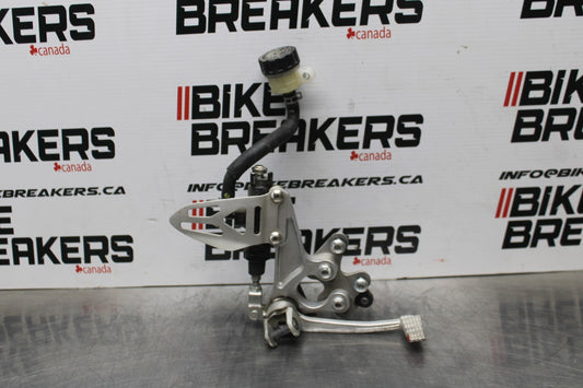 07 SUZUKI GSXR1000 RIGHT REARSET REAR SET DRIVER FOOT PEG REST STOP BB770