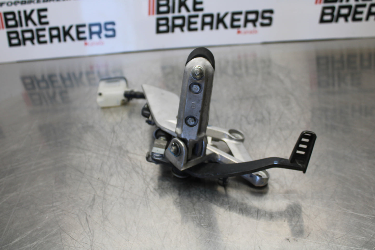 15-16 HONDA CB300F RIGHT REARSET REAR SET DRIVER FOOT PEG REST STOP BB150
