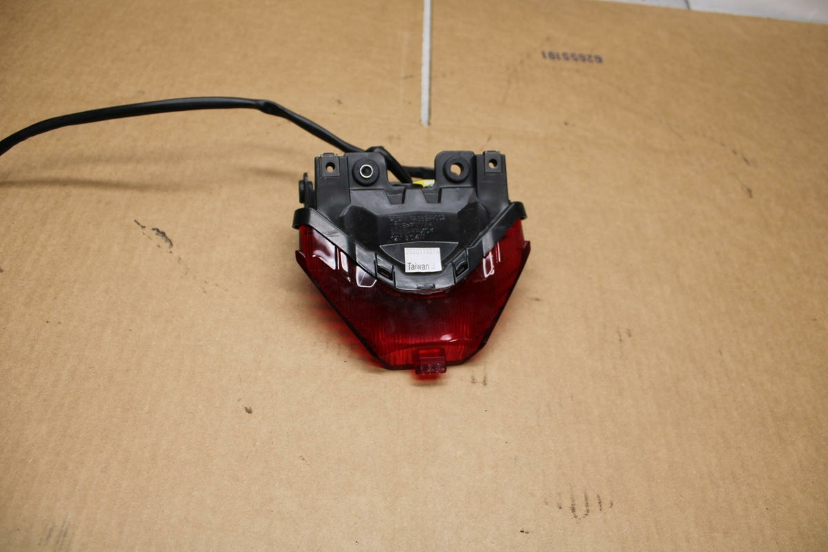 19-21 YAMAHA YZF R3 REAR TAIL TAILLIGHT BACK BRAKE LIGHT BB378