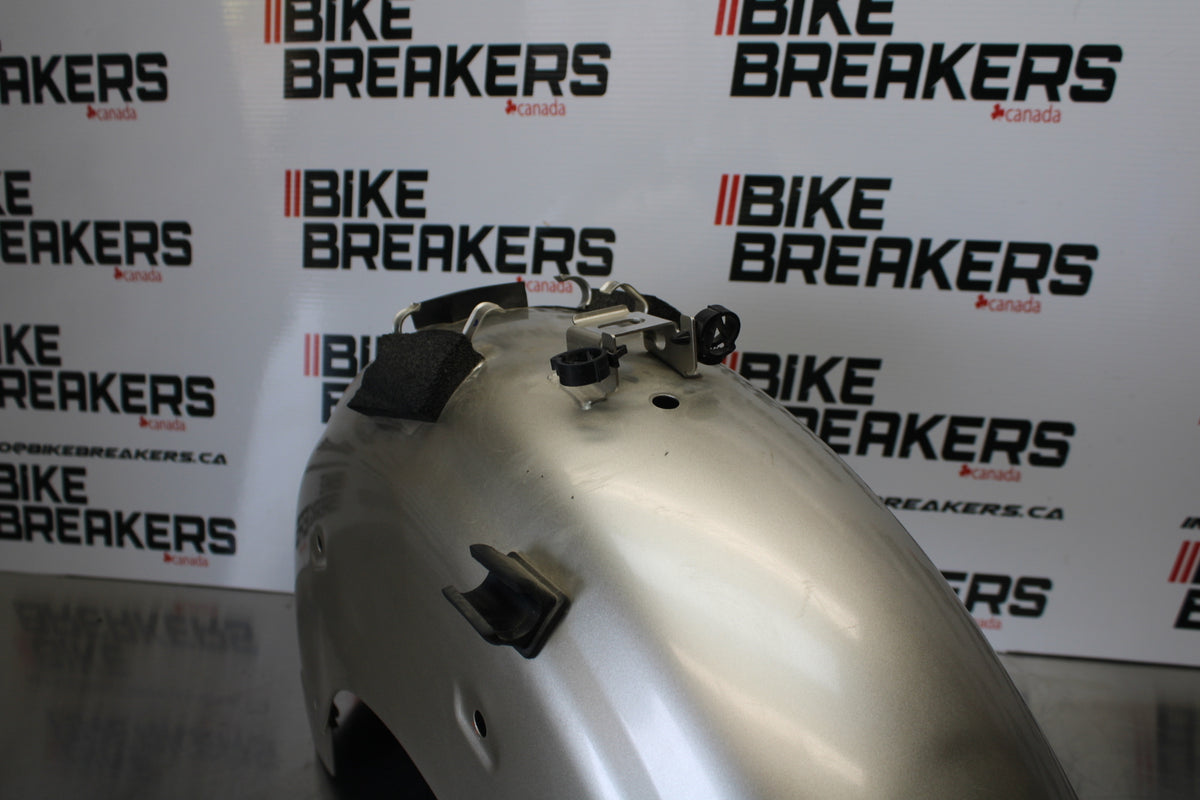 09 YAMAHA ROYAL STAR XVZ1300TF VENTURE REAR BACK WHEEL FENDER MUD GUARD BB151