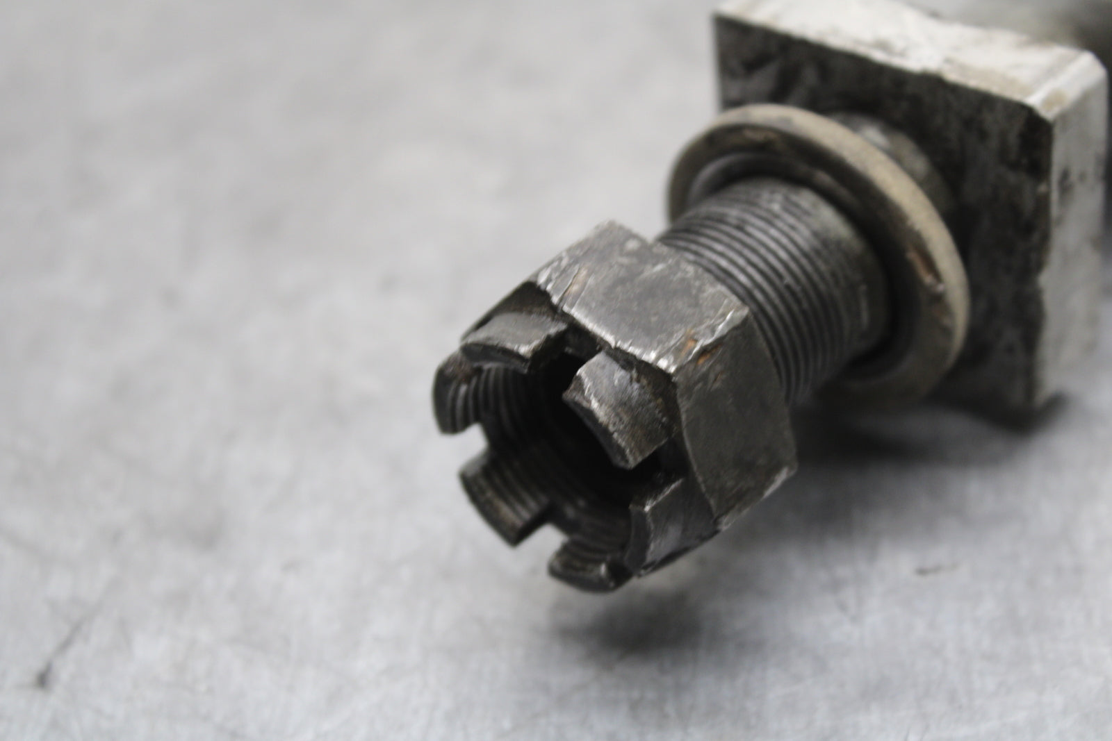 93-94 KAWASAKI NINJA ZX7R REAR AXLE BACK WHEEL RIM PIVOT BOLT AXEL BB122