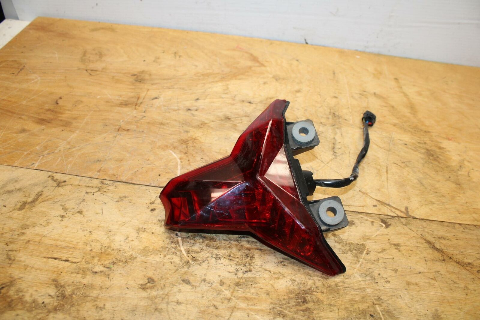 18-22 KAWASAKI NINJA 400 EX400 ABS REAR TAIL TAILLIGHT BACK BRAKE LIGHT BB334