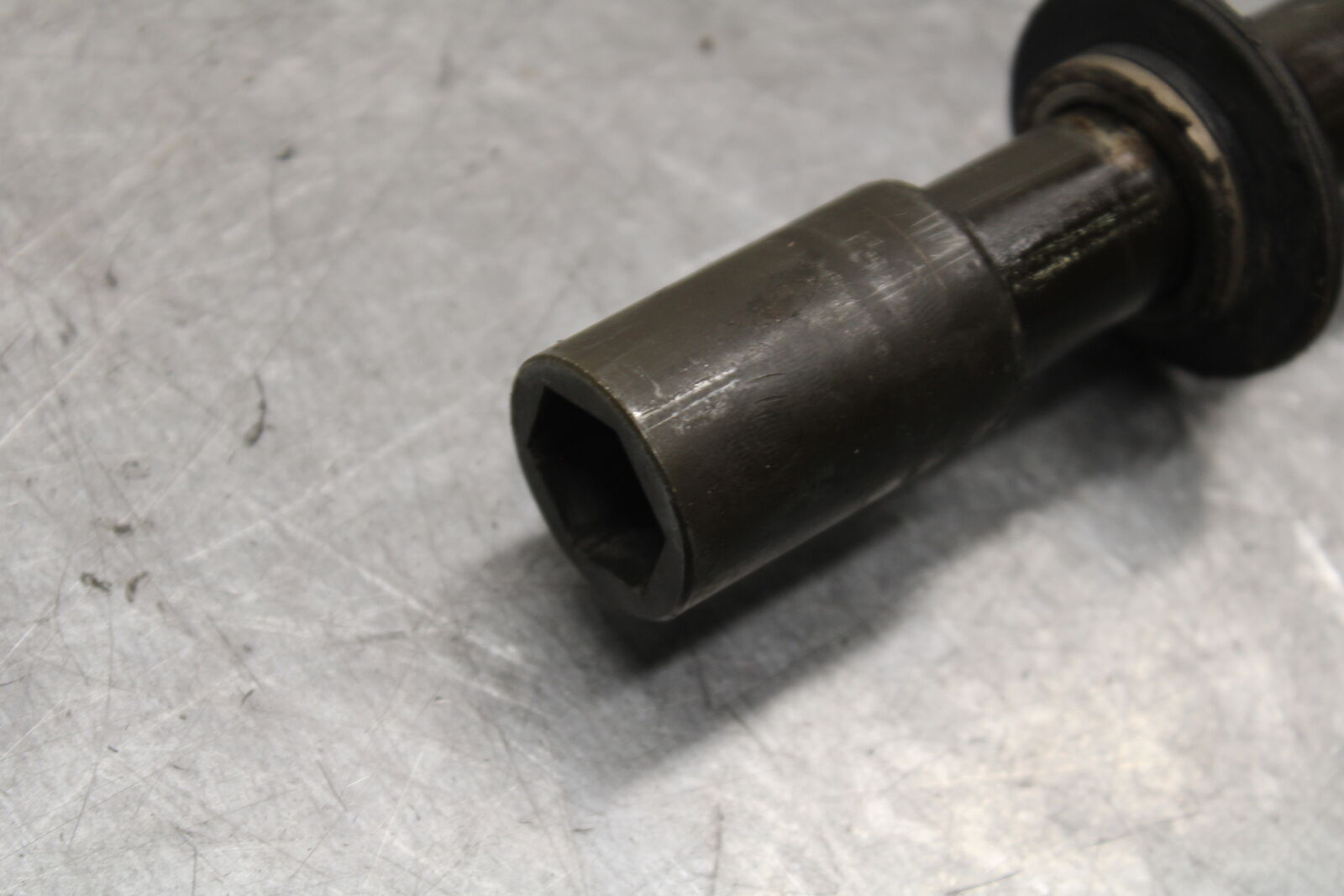 04-06 YAMAHA YZF R1 FRONT WHEEL RIM AXLE PIVOT BOLT 2C0-25181-00-00 BB659