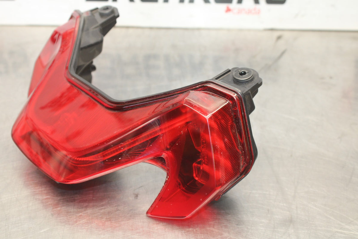 25 KAWASAKI Z900 REAR TAIL TAILLIGHT BACK BRAKE LIGHT BB928