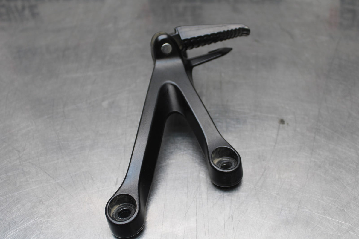 24-25 SUZUKI GSXR1000 RIGHT REAR BACK PASSENGER PEG BB767