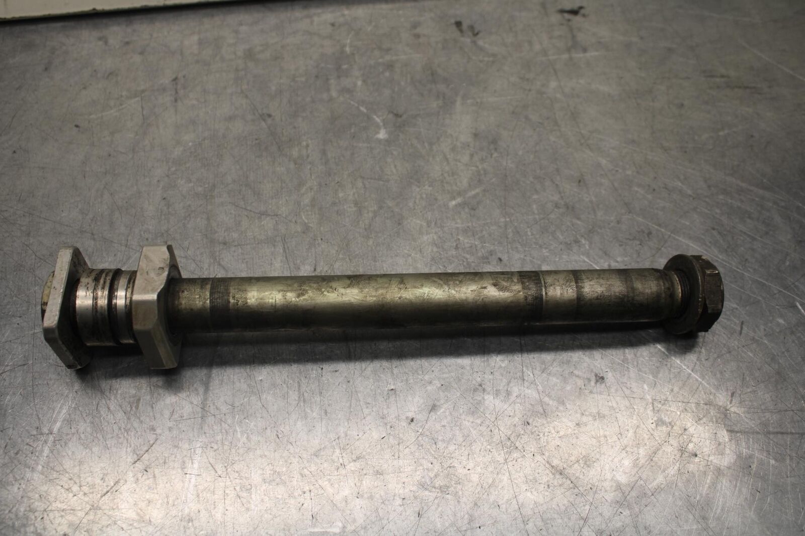 2007 Suzuki GSXR1000 REAR AXLE BACK WHEEL RIM PIVOT BOLT AXEL 64711-33E20 BB83