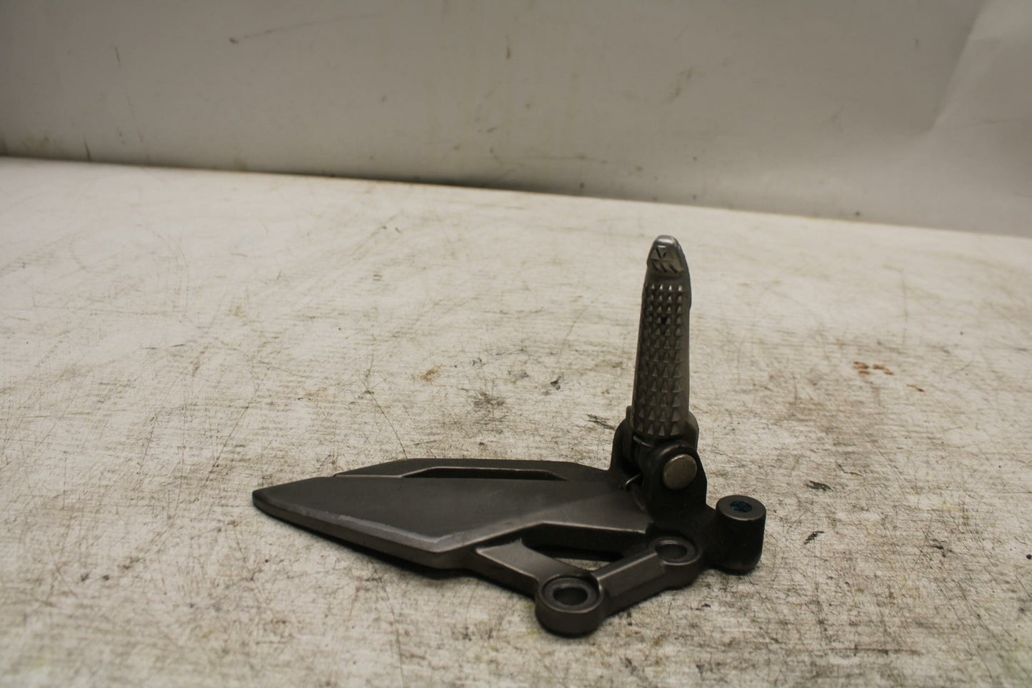 12-13 KAWASAKI EX300 NINJA LEFT REARSET REAR SET DRIVER FOOT PEG BRACKET BB373