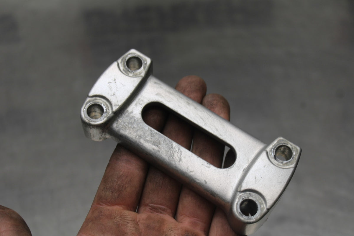 07 KAWASAKI NINJA 650 EX650 HANDLEBAR RISER TOP CLAMP BB844