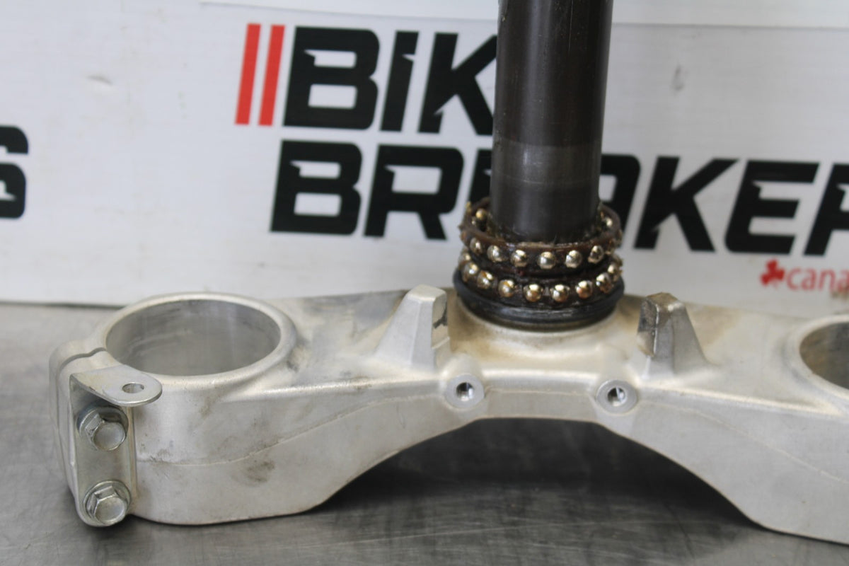 09 KAWASAKI CONCOURS 14 ZG1400B FRONT FORKS CLAMP LOWER TRIPLE TREE STEM BB875