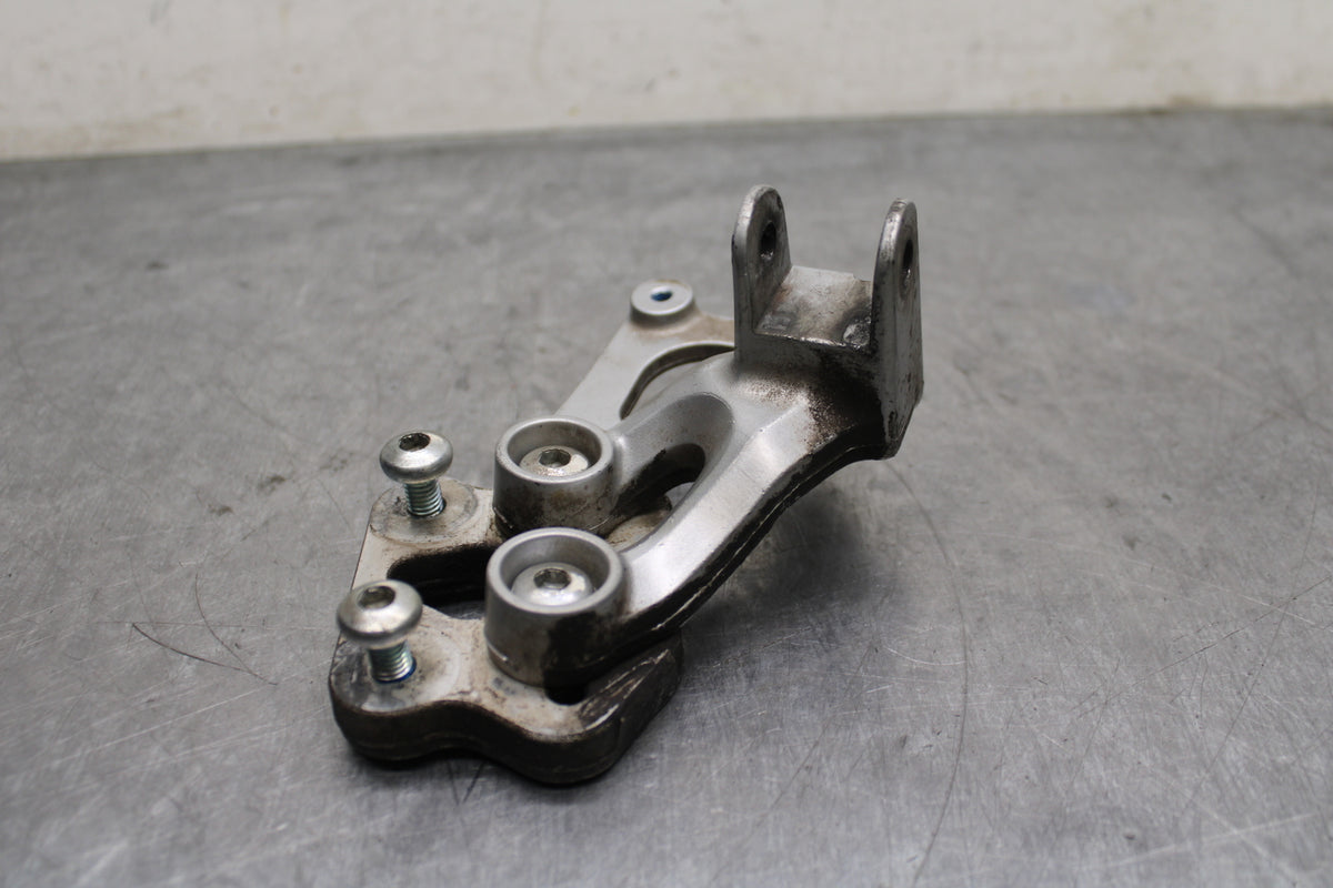 08-10 SUZUKI GSXR 600 LEFT REARSET REAR SET DRIVER FOOT PEG BRACKET MOUNT BB132