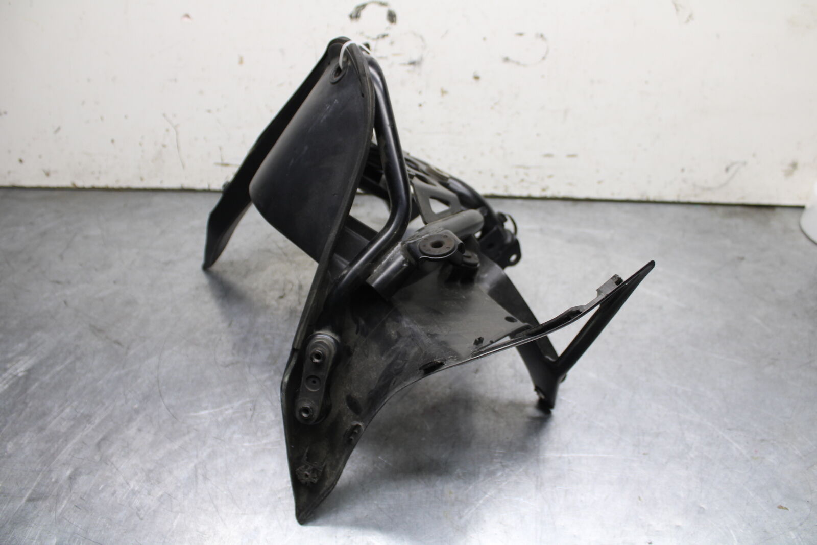 03-06 SUZUKI SV650 UPPER FAIRING MIRROR GAUGES STAY BRACKET BB392