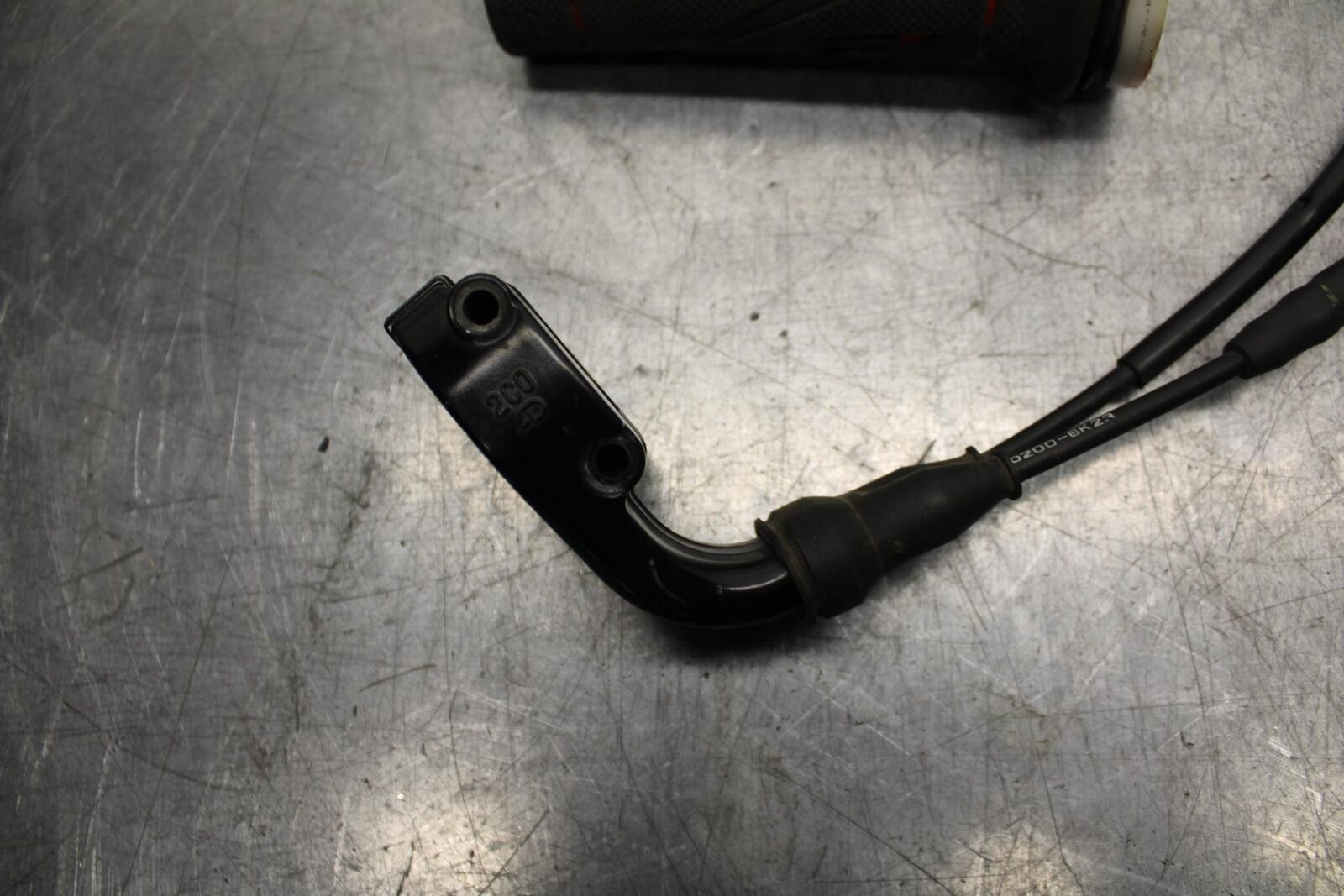 07 YAMAHA YZF R6 2c0 THROTTLE CABLE LINE HOUSING GUIDE 3XW-26282-01-00 BB75