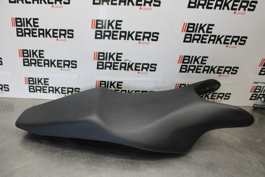 06-07 HONDA INTERCEPTOR 800 VFR800 FRONT REAR SEAT SADDLE BB917