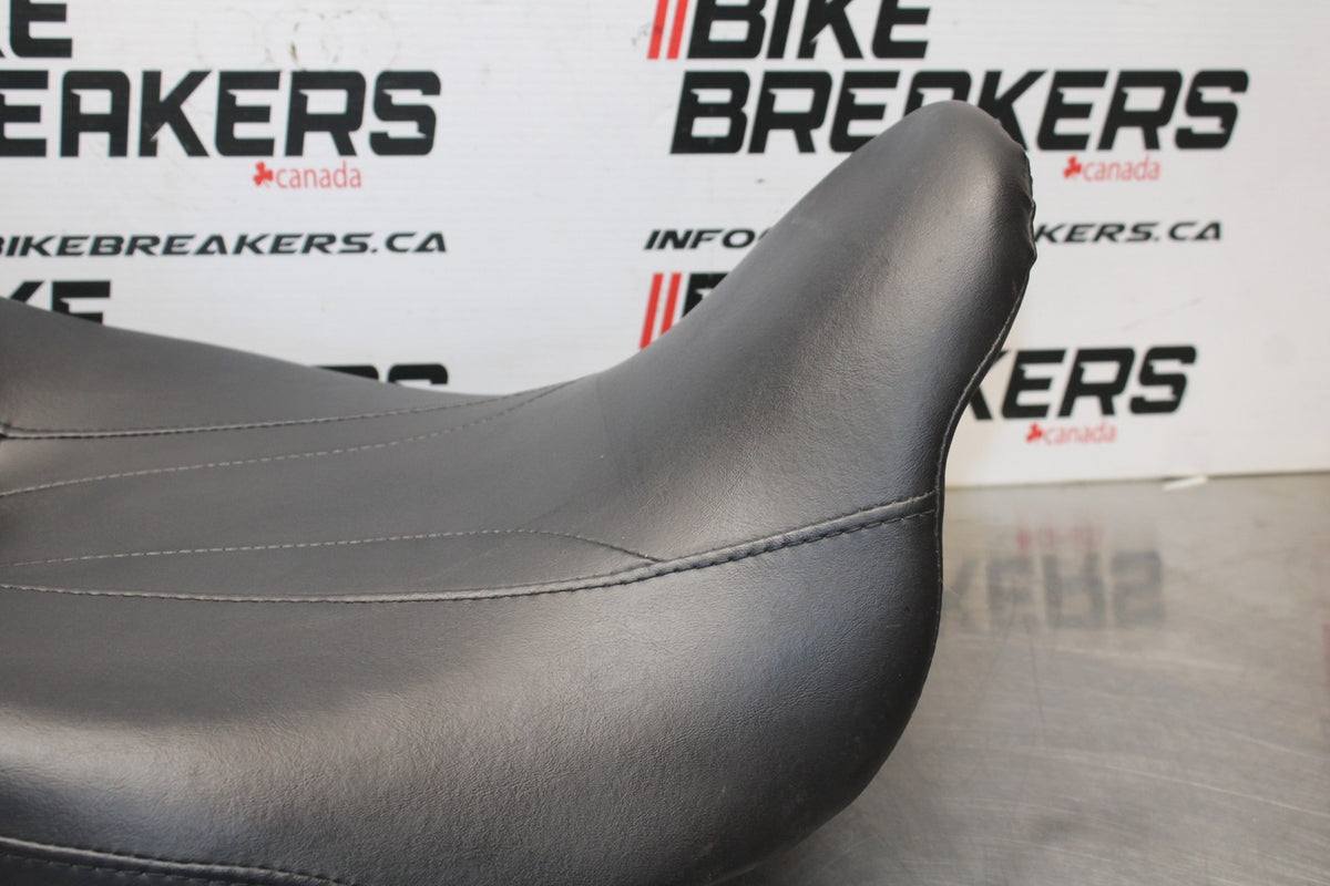 22 HARLEY-DAVIDSON SOFTAIL FRONT REAR SEAT SADDLE  BB859