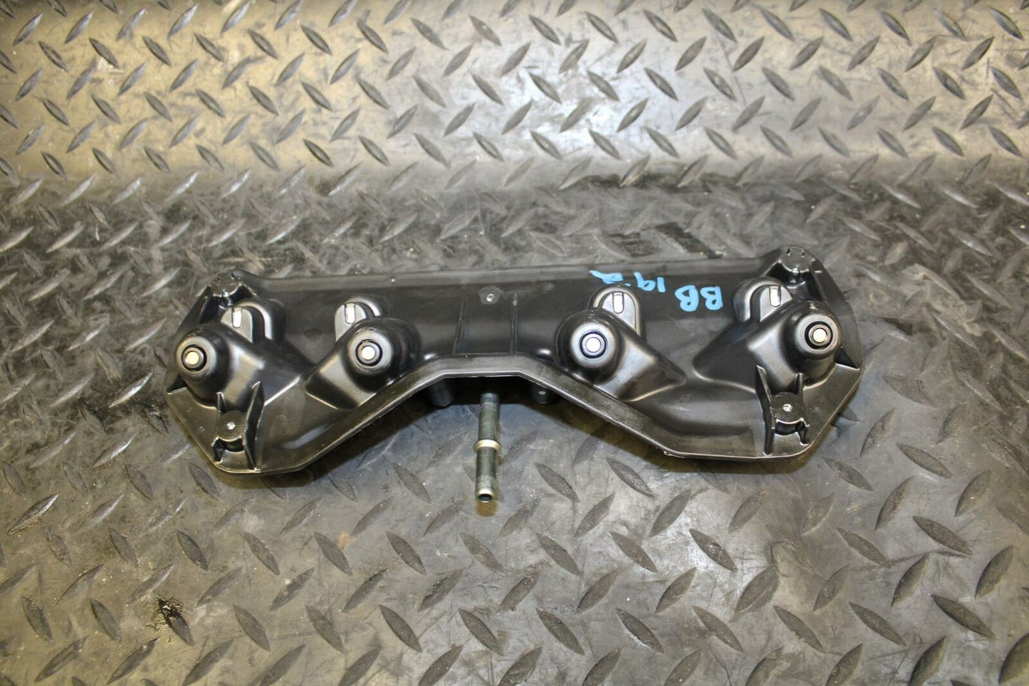09-14 YAMAHA YZF R1 SECONDARY FUEL INJECTORS TOP AIRBOX GAS RAIL  BB192