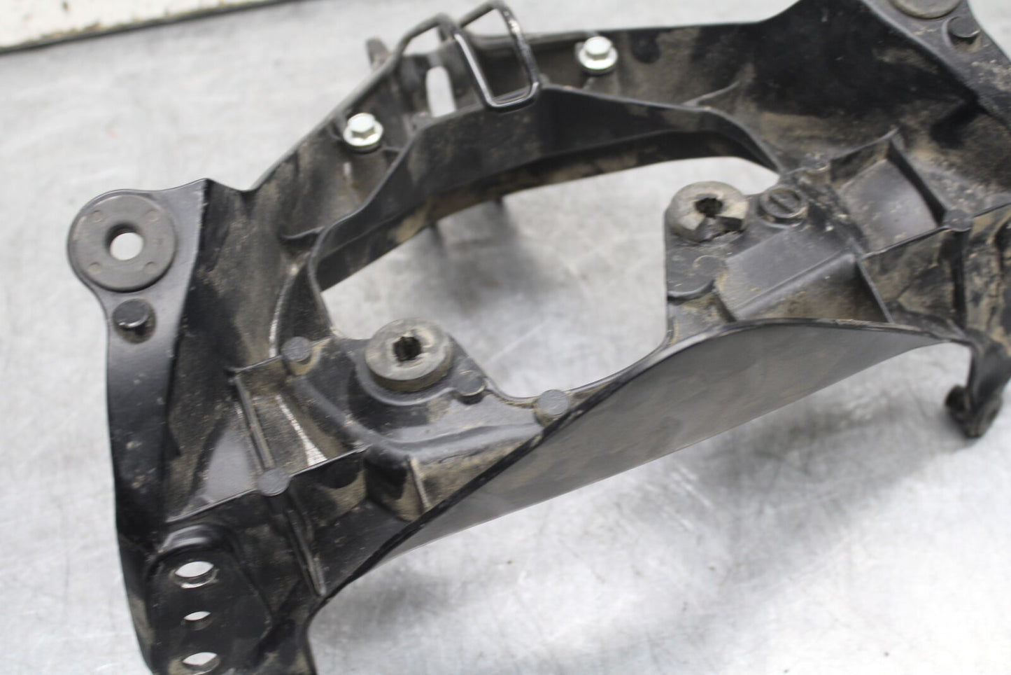 08-10 SUZUKI GSXR 600 UPPER FAIRING MIRROR GAUGES STAY BRACKET  BB721