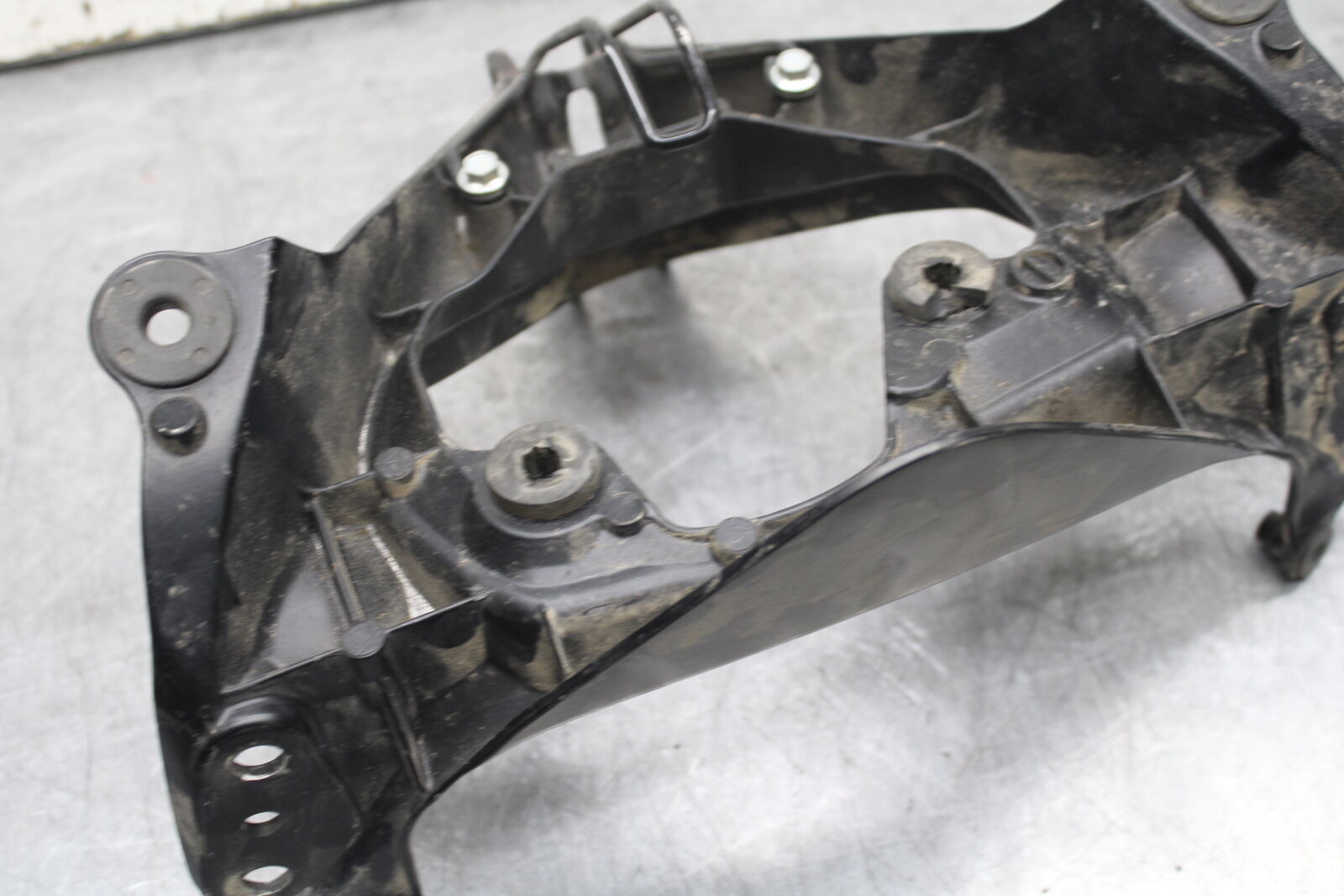 08-10 SUZUKI GSXR 600 UPPER FAIRING MIRROR GAUGES STAY BRACKET  BB721