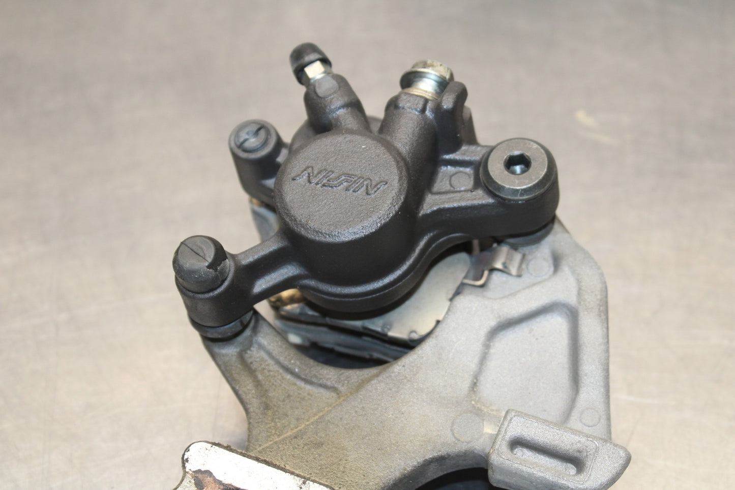 11-22 SUZUKI GSXR 600  REAR BACK BRAKE CALIPER W MOUNT BRACKET BB193