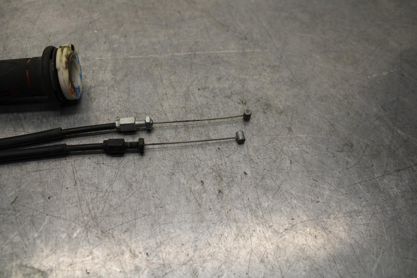 07 YAMAHA YZF R6 2c0 THROTTLE CABLE LINE HOUSING GUIDE 3XW-26282-01-00 BB75