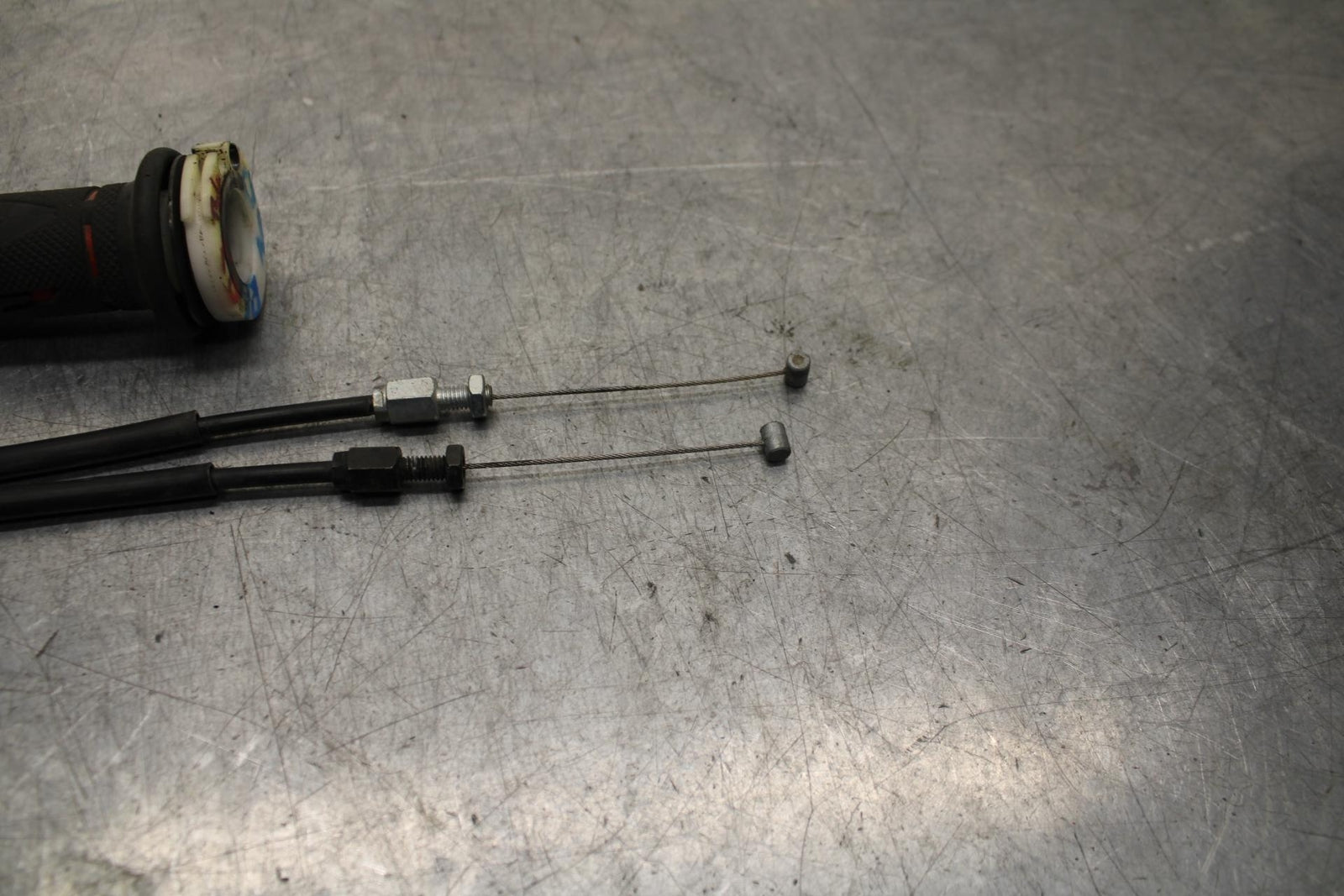 07 YAMAHA YZF R6 2c0 THROTTLE CABLE LINE HOUSING GUIDE 3XW-26282-01-00 BB75