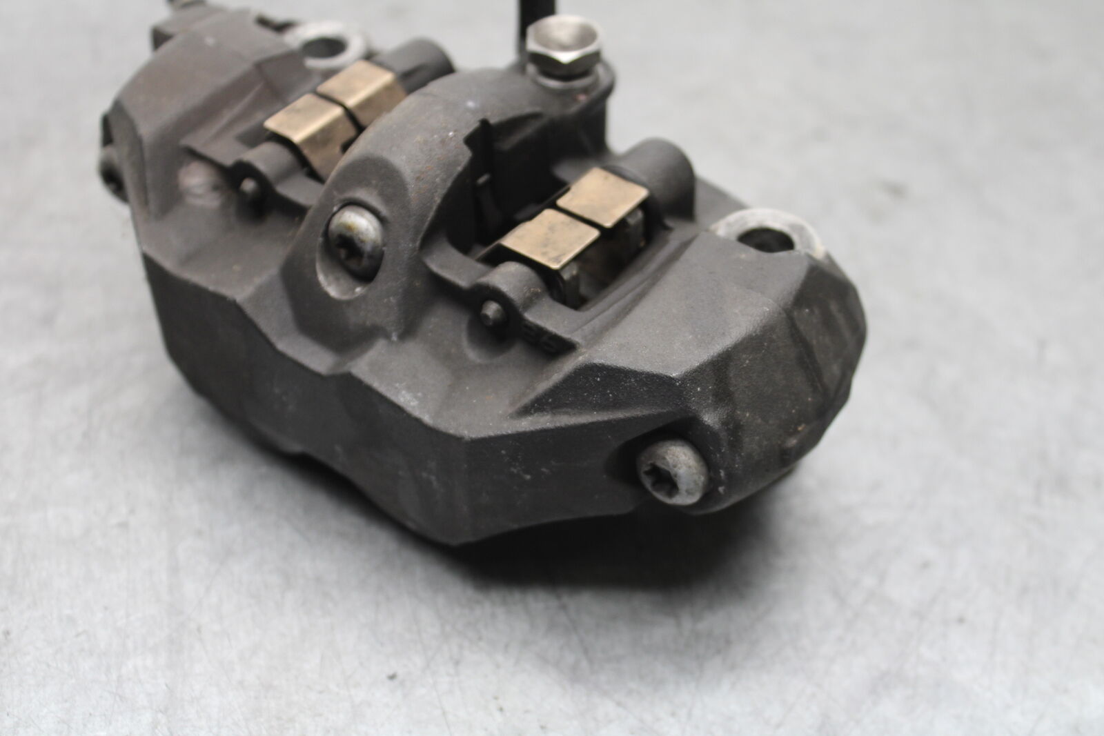 05-06 SUZUKI GSXR1000 RIGHT LEFT FRONT BRAKE CALIPER SET PAIR CALIPERS BB677