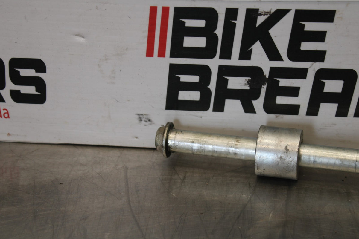07 SUZUKI BOULEVARD M50 REAR AXLE BACK WHEEL RIM PIVOT BOLT AXEL BB897