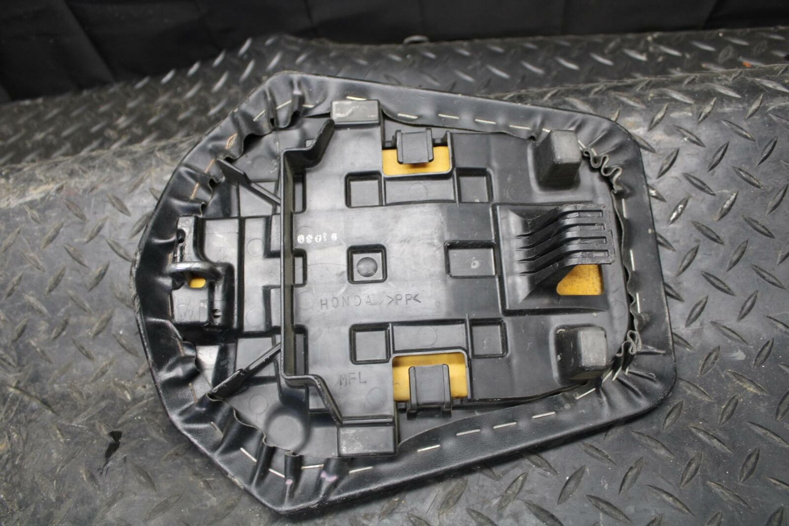 10-11 HONDA CBR1000RR REAR BACK PASSENGER TANDEM SEAT PAD SADDLE PILLION BB228