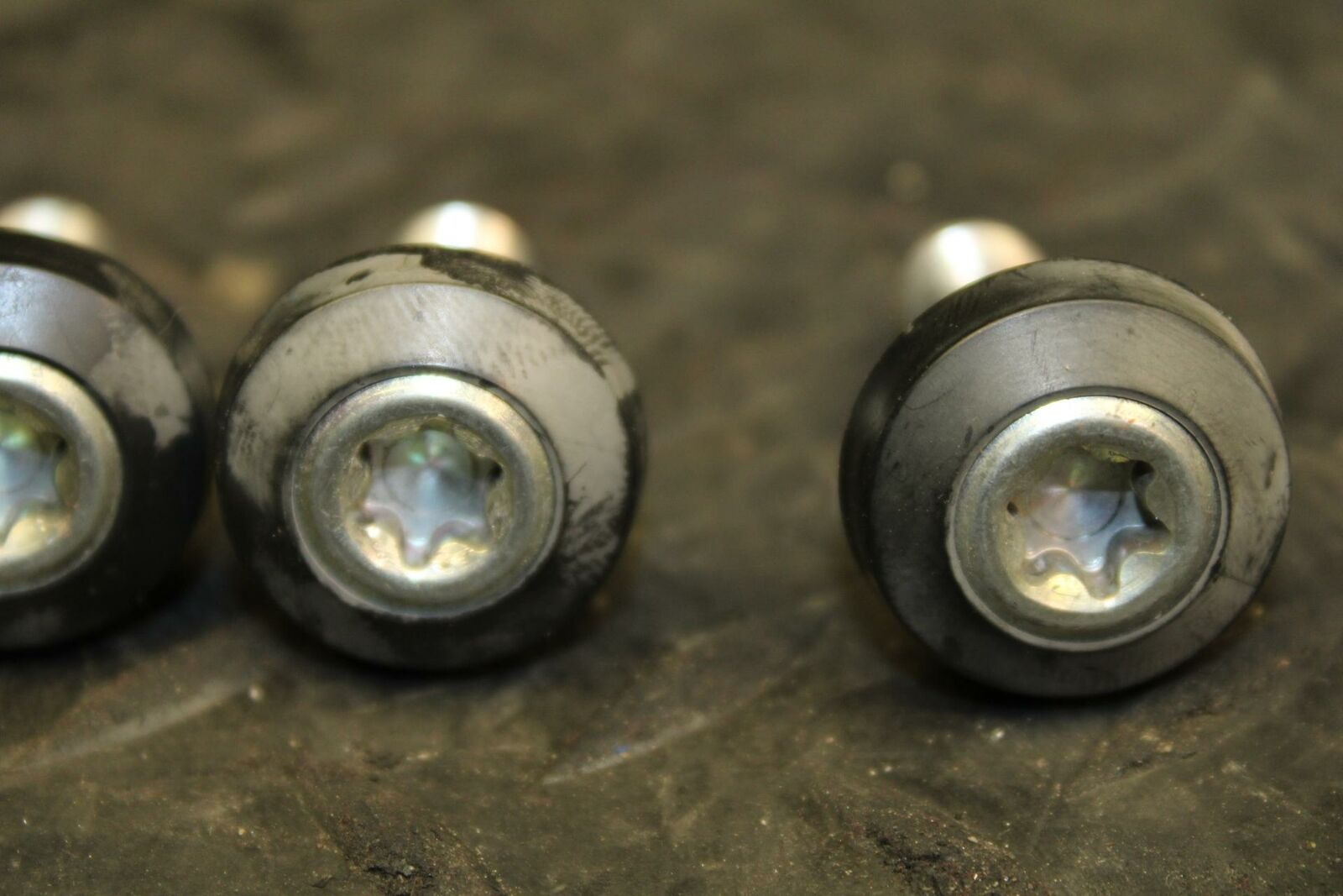 09-14 YAMAHA YZF R1 REAR BACK SUBFRAME SUB FRAME MOUNTING BOLTS HARDWARE BB192