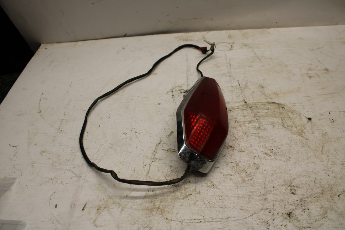 06 HONDA SHADOW 750 VT750C TAILLIGHT REAR TAIL BRAKE LIGHT BB352