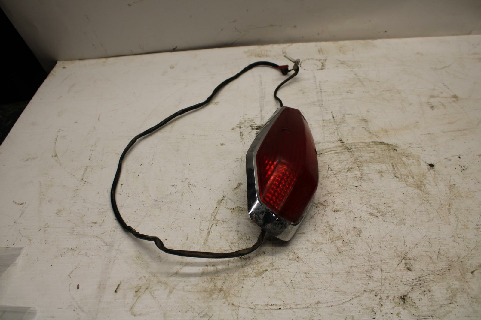 06 HONDA SHADOW 750 VT750C TAILLIGHT REAR TAIL BRAKE LIGHT BB352