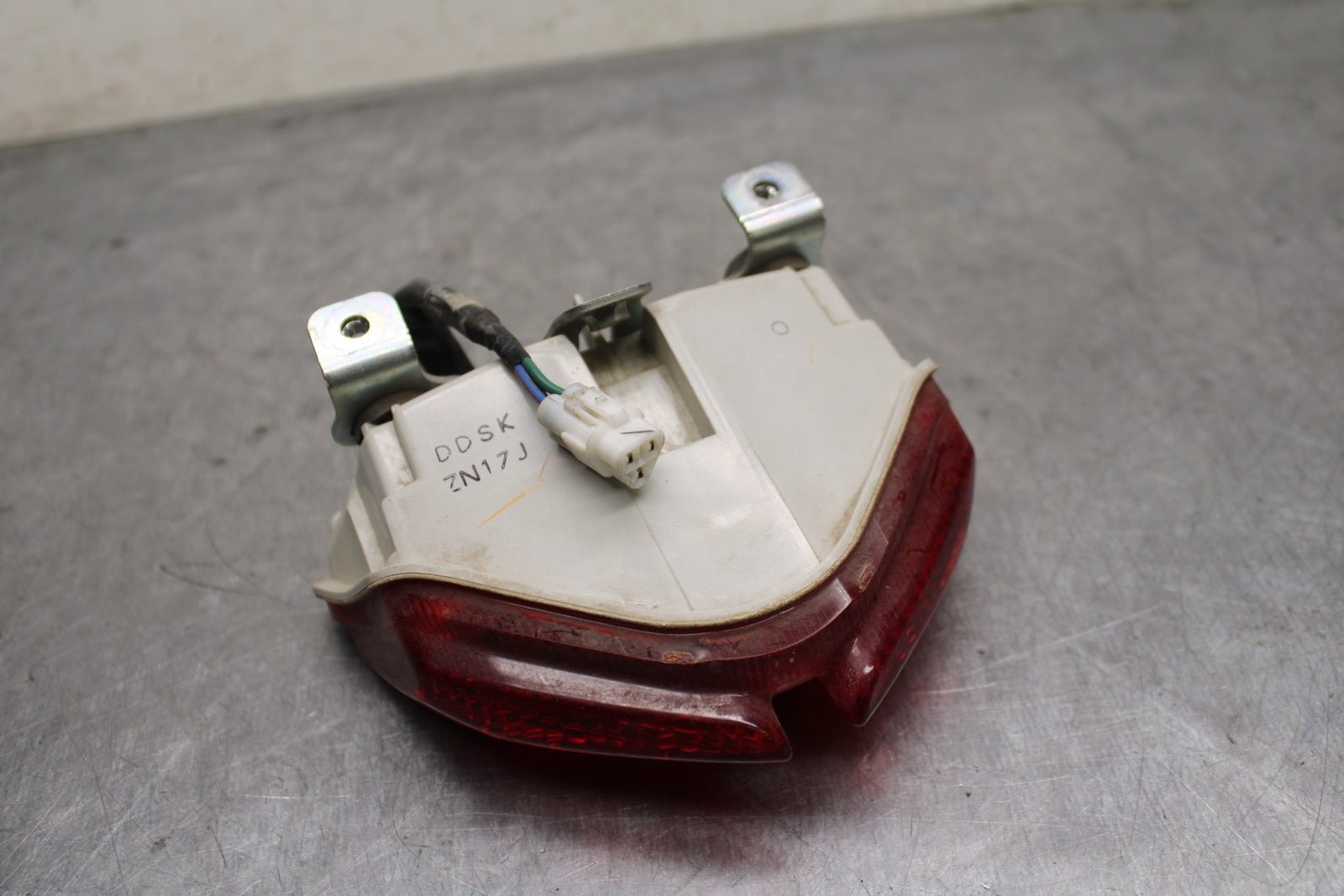 11-17 SUZUKI GSXR600 REAR TAIL TAILLIGHT BACK BRAKE LIGHT BB132