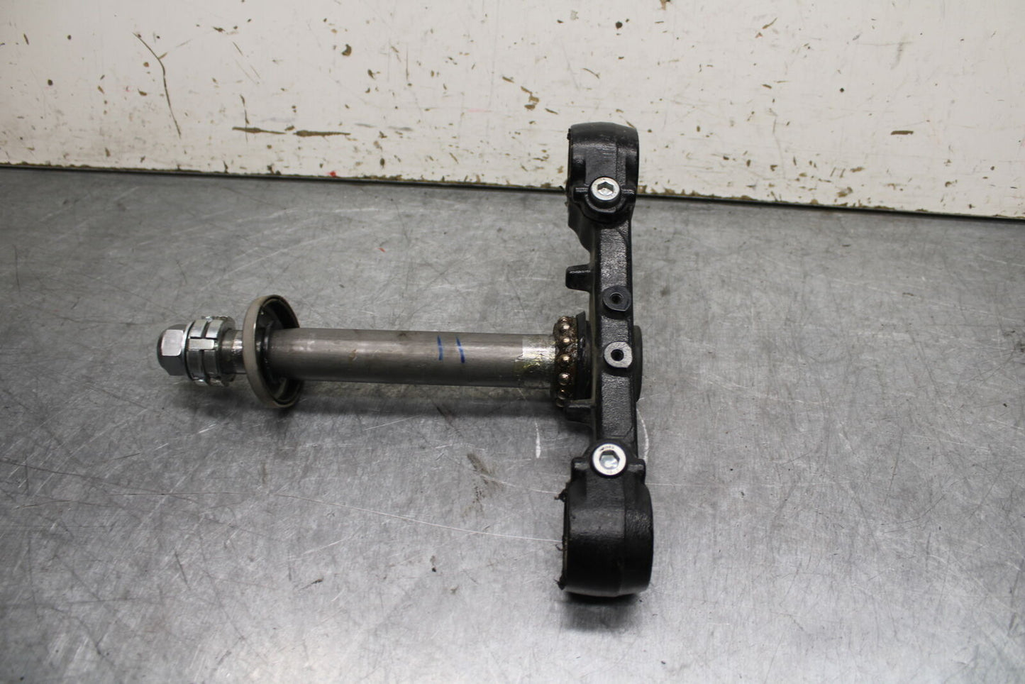 09-15 YAMAHA FZ6R FRONT FORKS CLAMP LOWER TRIPLE TREE STEM 20S-23340-10-00 BB719