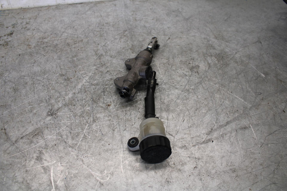 08-16 YAMAHA YZF R6 REAR BACK BRAKE MASTER CYLINDER W RESERVOIR BB431