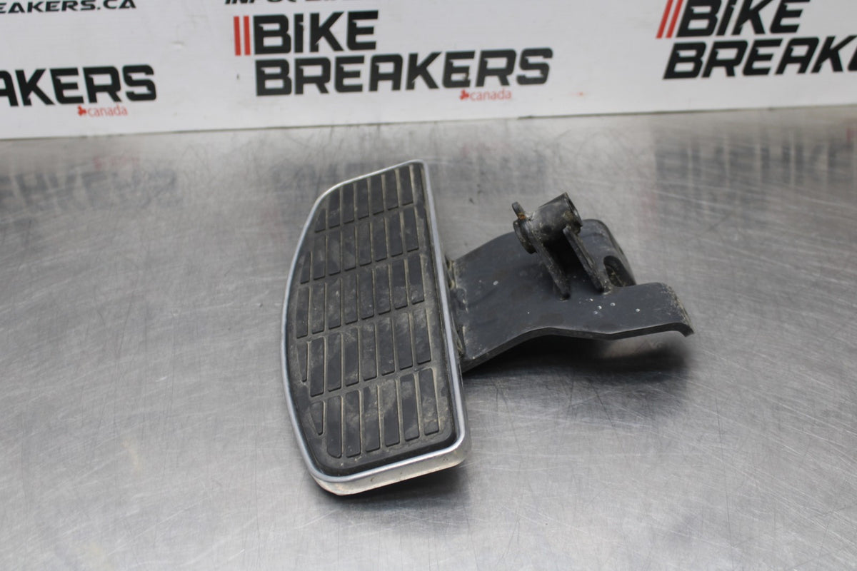 15 SUZUKI BOULEVARD C50 RIGHT FRONT FOOT REST PEG STEP BB775