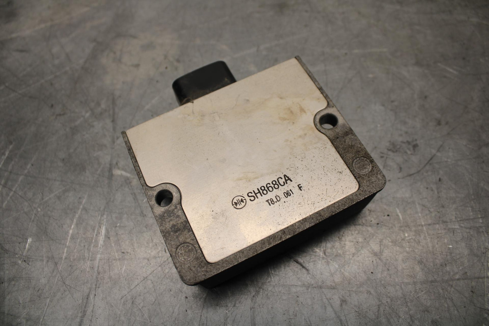 18 KAWASAKI Z 400 RECTIFIER VOLTAGE REGULATOR BB469