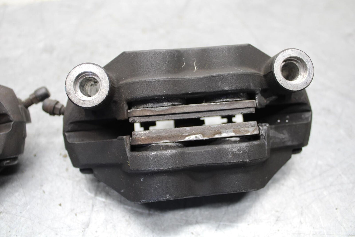 2009 Suzuki GSXR600 RIGHT LEFT FRONT BRAKE CALIPER SET PAIR CALIPERS BB527