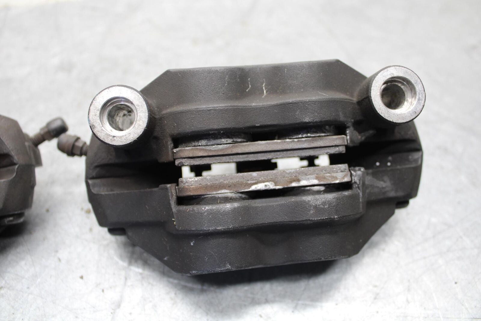 2009 Suzuki GSXR600 RIGHT LEFT FRONT BRAKE CALIPER SET PAIR CALIPERS BB527