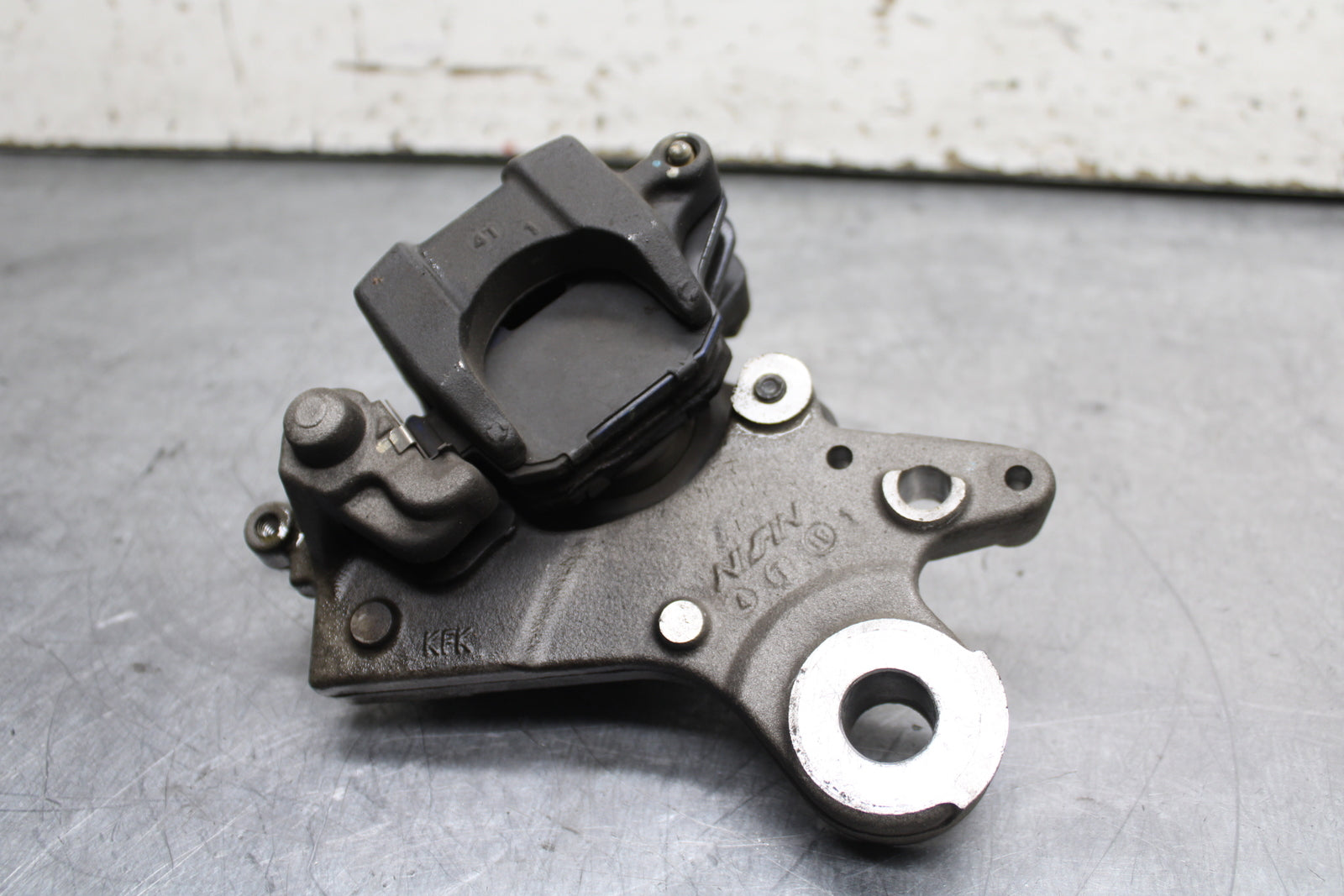 15-16 HONDA CB300F REAR BACK BRAKE CALIPER W MOUNT BRACKET BB740