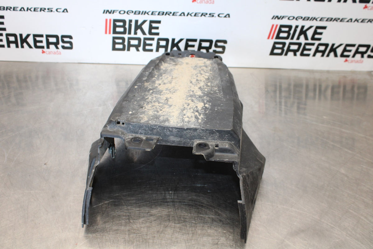 17-22 KTM 390 DUKE REAR BACK TAIL UNDERTAIL BATTERY TRAY PLASTIC BB180