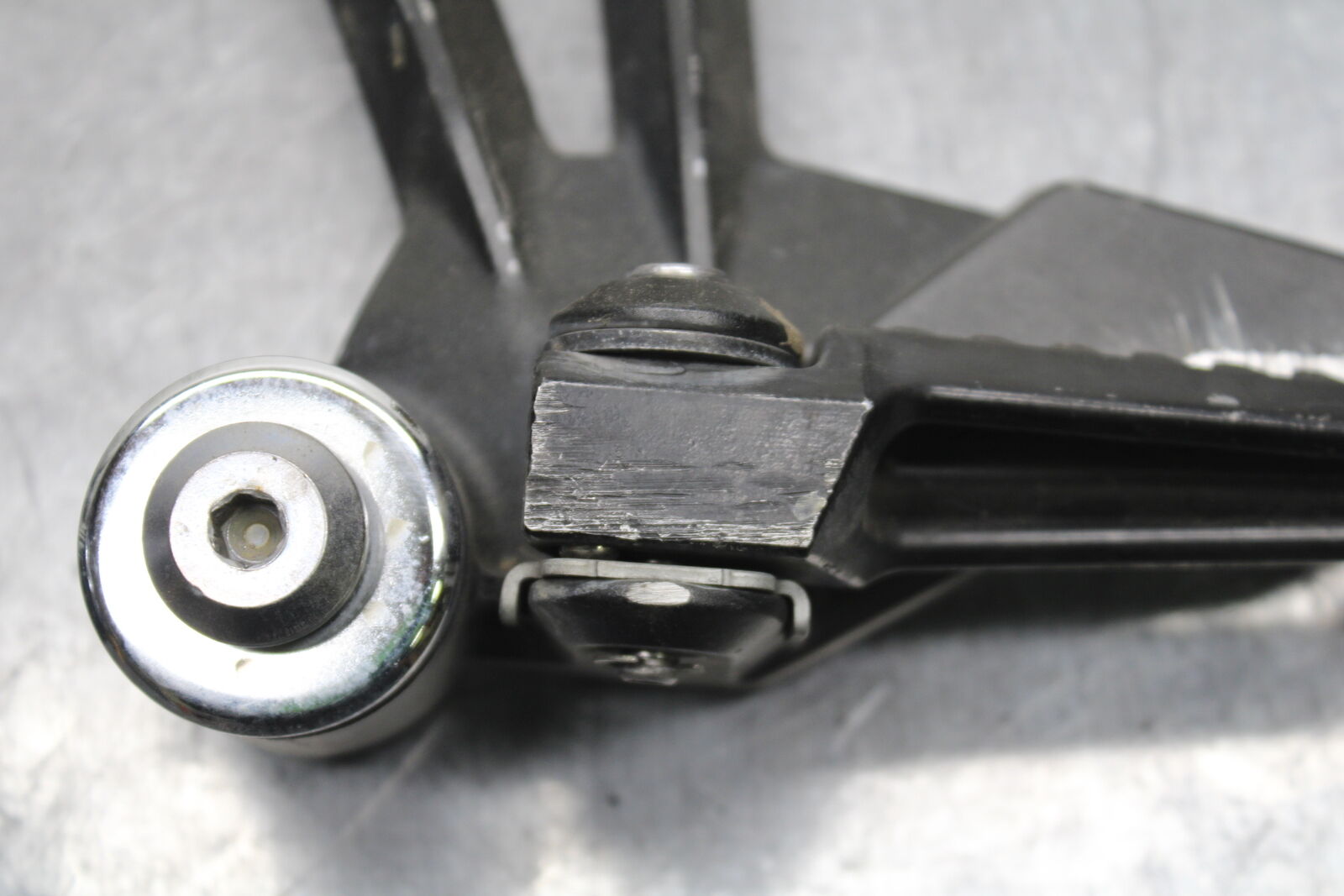 12-13 KAWASAKI Z1000 REAR BACK PASSENGER PEG SET PAIR BB743