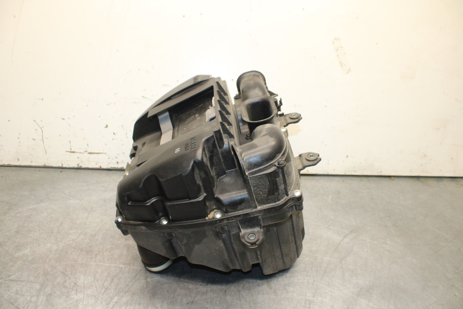 22-24 YAMAHA XSR900 AIRBOX AIR INTAKE FILTER BOX BB710