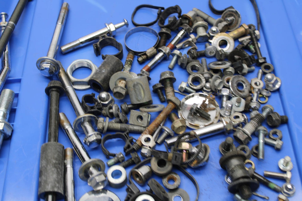 01-02 HONDA SHADOW SPIRIT 750 MISCELLANEOUS MOUNTING BOLTS HARDWARE MOTOR  BB632