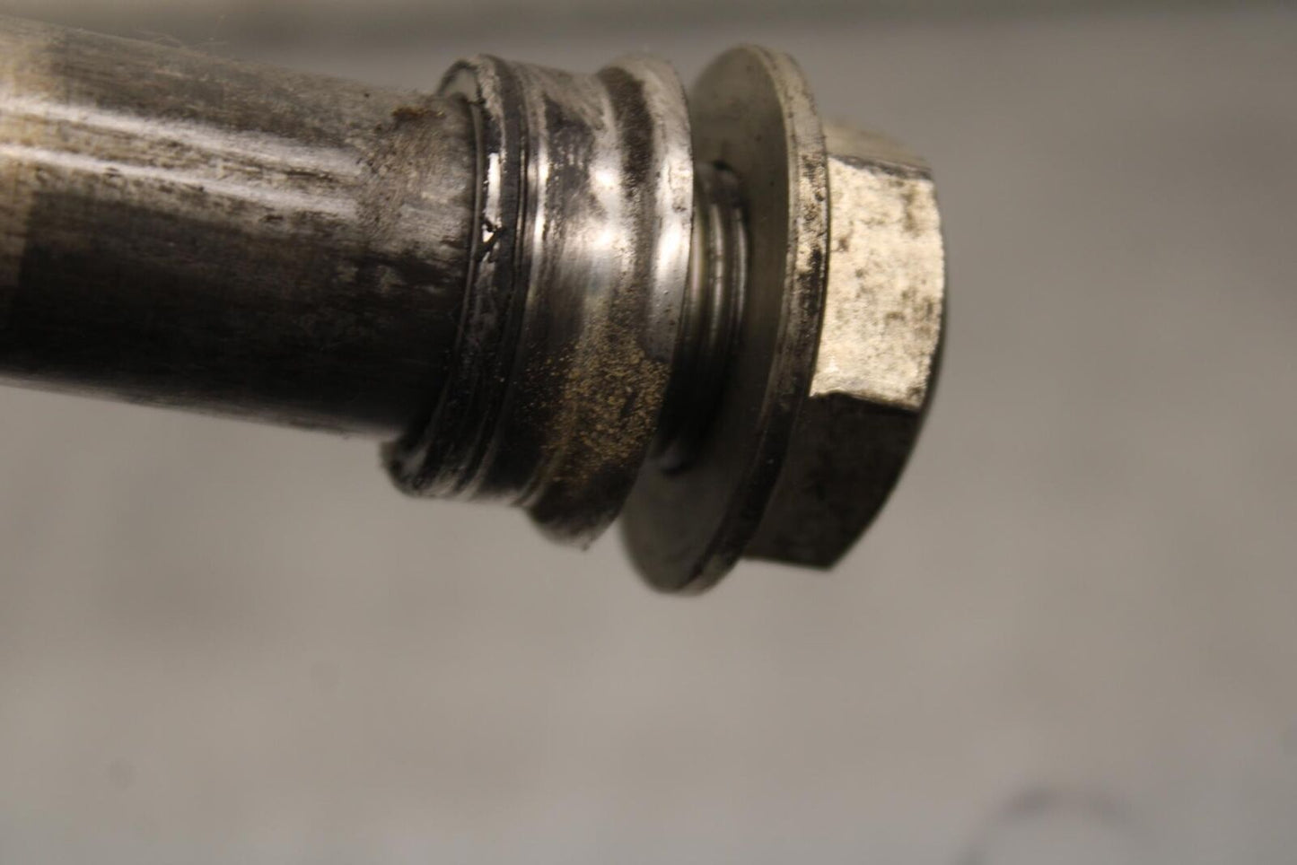 11-23 SUZUKI GSXR 750 FRONT WHEEL RIM AXLE PIVOT BOLT BB630