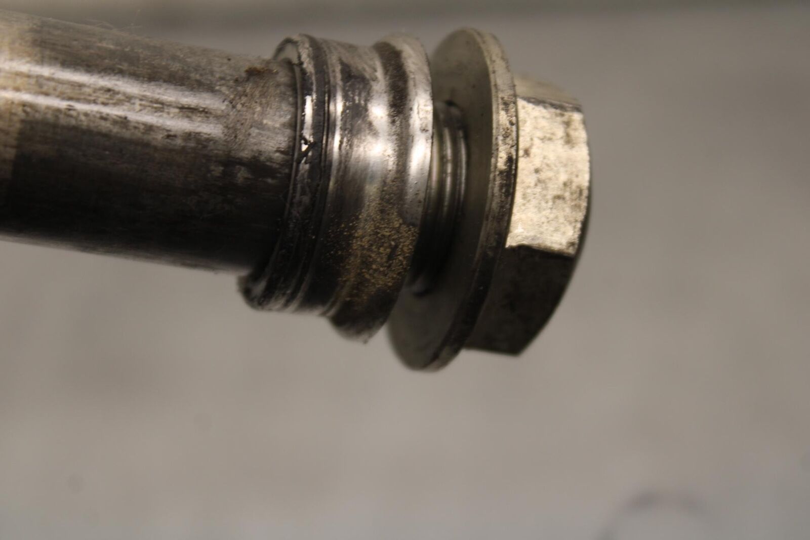 11-23 SUZUKI GSXR 750 FRONT WHEEL RIM AXLE PIVOT BOLT BB630