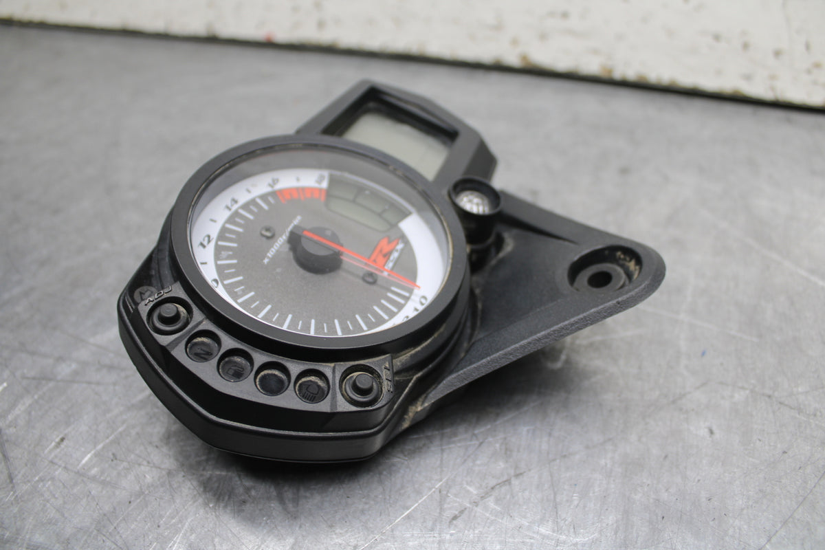 08-10 SUZUKI GSXR 600 SPEEDO TACH GAUGES CLUSTER SPEEDOMETER TACHOMETER   BB721
