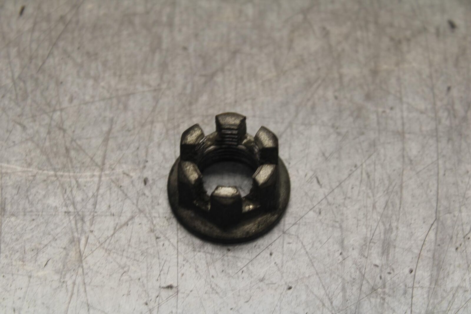 1988 Yamaha FZ600 REAR AXLE WHEEL PIVOT BOLT AXEL 2AX-25381-00-00 BB601