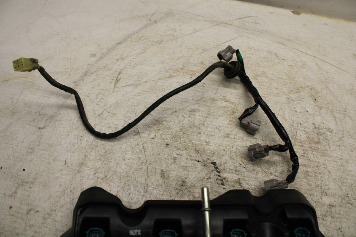 08 YAMAHA YZF R6 2c0 SECONDARY FUEL INJECTORS TOP AIRBOX GAS RAIL BB365