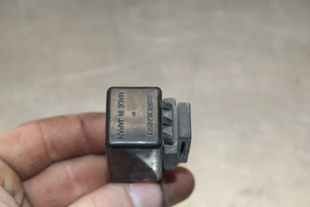 05 YAMAHA YZF R6 TURN SIGNAL BLINKER RELAY FLASHER SWITCH BB814