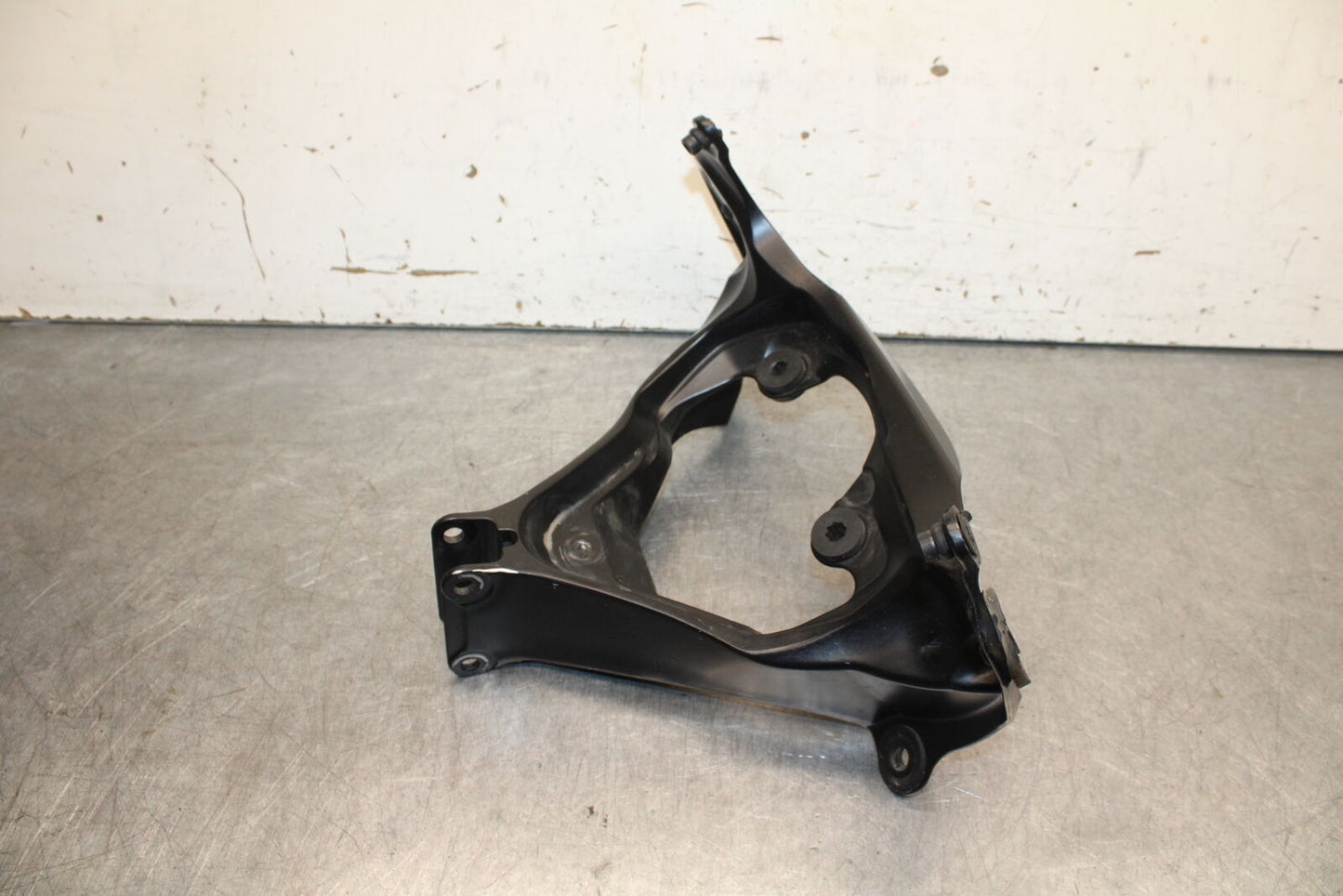 06-07 SUZUKI GSXR750 UPPER FAIRING MIRROR GAUGES STAY BRACKET 94511-01H00 BB670