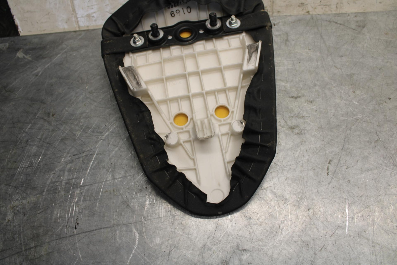 2008 Kawasaki Ninja ZX10R  REAR BACK PASSENGER TANDEM SEAT PAD SADDLE BB524